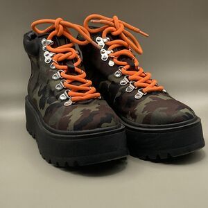 Steve Madden Women's Stomp Combat Camo Boot Streetwear Shoes Size 5.5